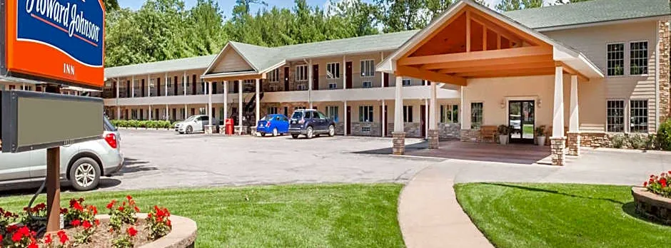 Howard Johnson by Wyndham Traverse City