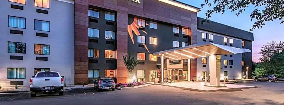 La Quinta Inn & Suites By Wyndham Hartford - Bradley Airport