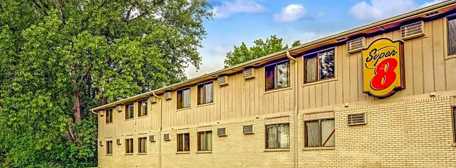 Super 8 by Wyndham Chaska