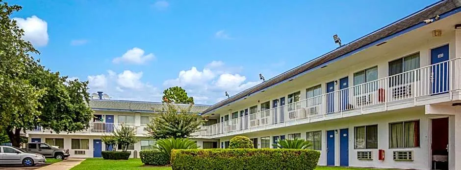 Motel 6-Conroe, TX