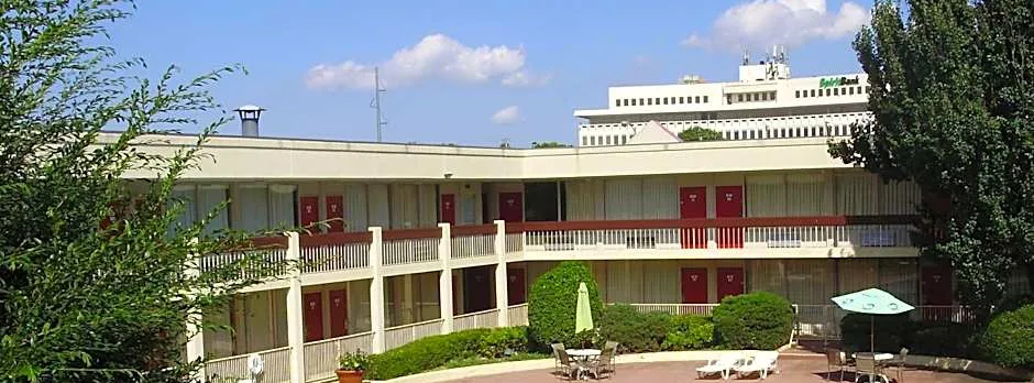 Trade Winds Central Inn