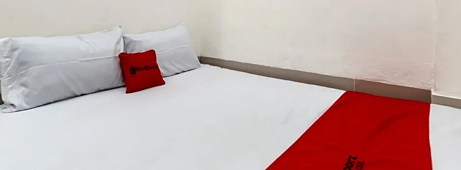 RedDoorz near UISU teladan Medan
