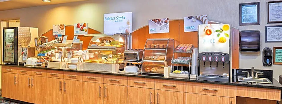 Holiday Inn Express & Suites El Paso Airport By IHG