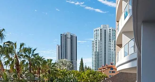 Broadbeach Savannah Resort