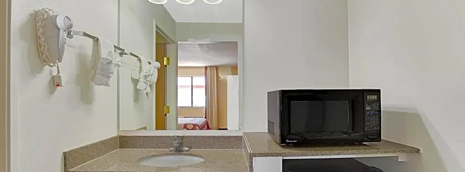 Super 8 by Wyndham Tucson/Grant Road Area AZ