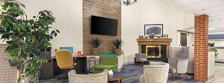 Quality Inn & Suites Altoona
