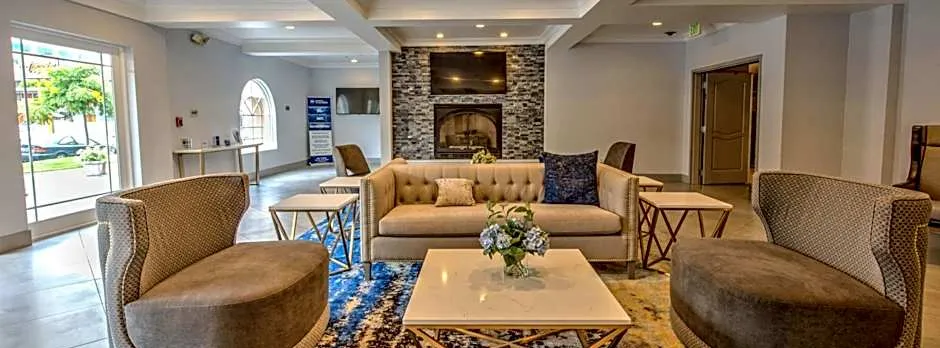 Best Western Plus Media Center Inn & Suites