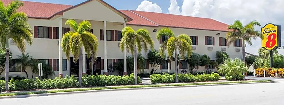 Super 8 by Wyndham Pompano Beach