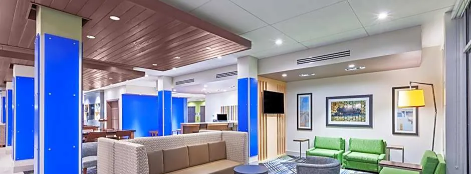 Holiday Inn Express and Suites Chanute By IHG