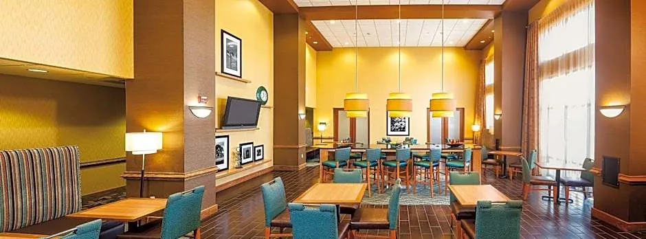 Hampton Inn & Suites Chesapeake-Square Mall