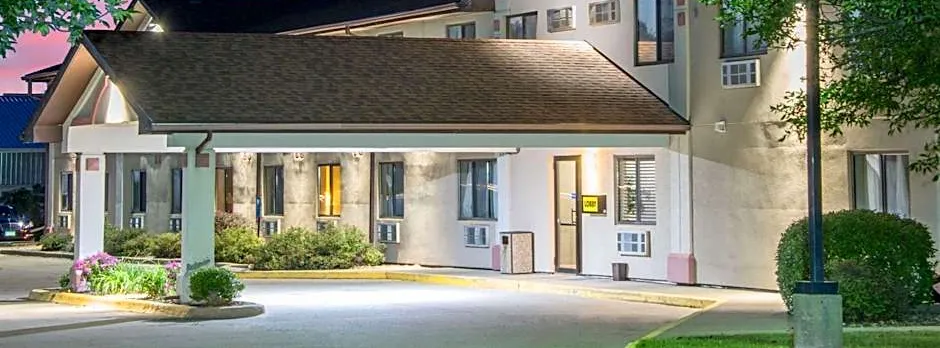 Super 8 by Wyndham Knoxville