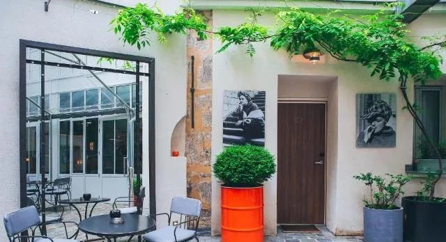 Hotel Jules And Jim