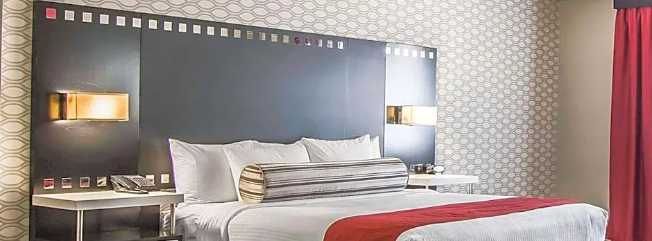 Tilt Hotel Universal/Hollywood Hotel