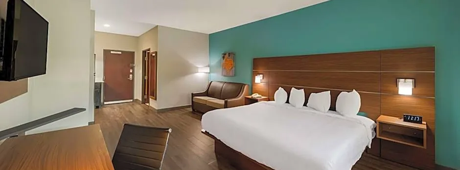 Best Western Plus Bowie Inn & Suites