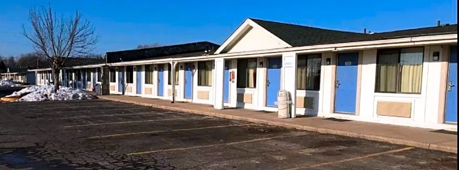 Travelodge by Wyndham Benton Harbor MI