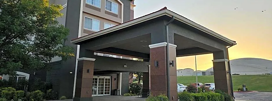 La Quinta Inn & Suites by Wyndham Lawton / Fort Sill