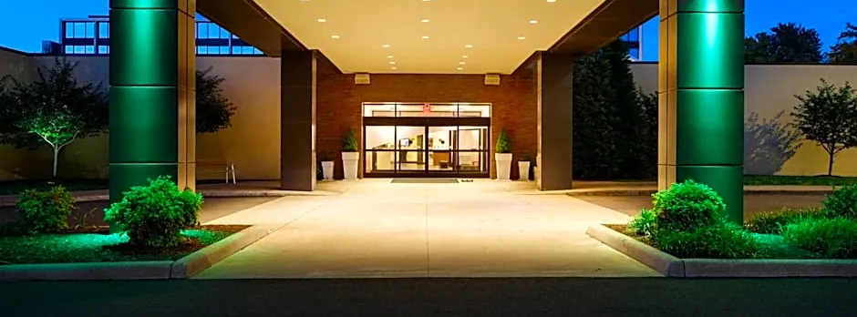 Holiday Inn and Suites Charleston West By IHG