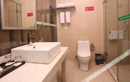 Chengdu Longhui Holiday Hotel (Huafu Avenue Subway Station)