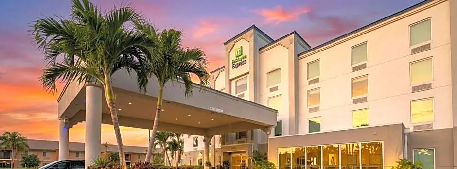 Holiday Inn Express Hotel & Suites Cocoa Beach By IHG