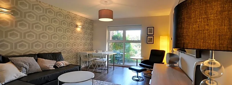 The Garden Apartment, Near Airport & City