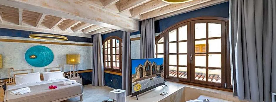 10GR Boutique Hotel & Wine Bar