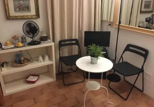 Small Navona Studio