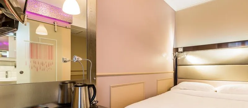 HOTEL DISTRICT REPUBLIQUE