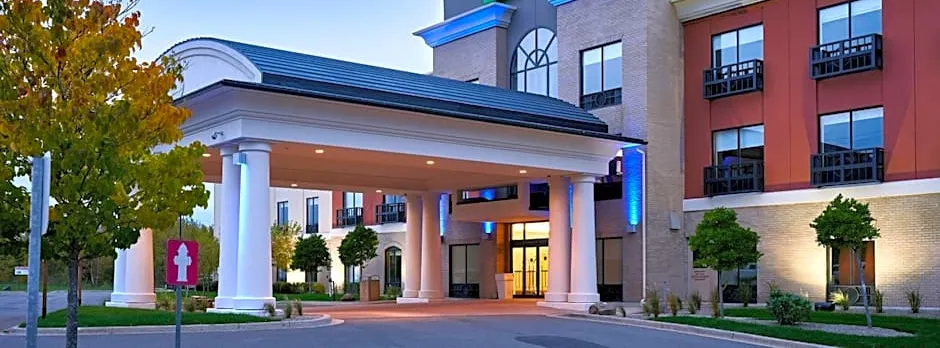 Holiday Inn Express Hotel & Suites Dieppe Airport By IHG
