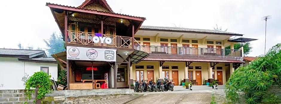 Super OYO 2961 Artana Bed & Breakfast