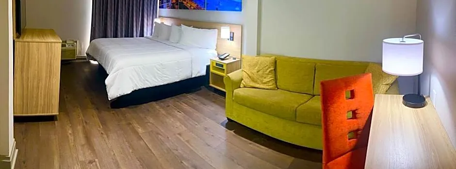 Days Inn & Suites by Wyndham Tampa/Fairground/Casino Area