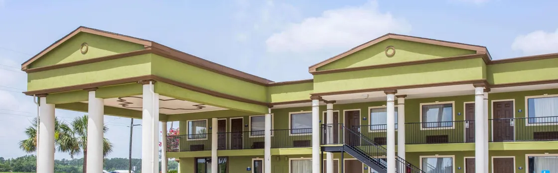 Days Inn by Wyndham Crowley
