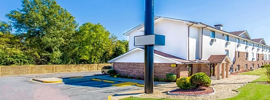 Super 8 by Wyndham Richmond/Broad Street