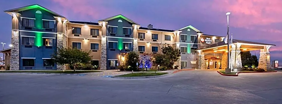 Best Western Plus Emerald Inn & Suites