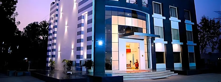 The Grand Aurra