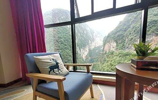 Koi Mountain Cliff Lodge · Cliff Hotel