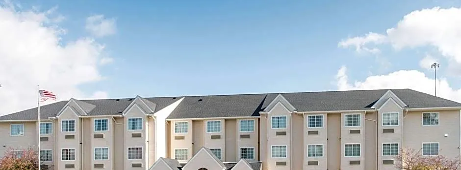 Microtel Inn & Suites by Wyndham North Canton