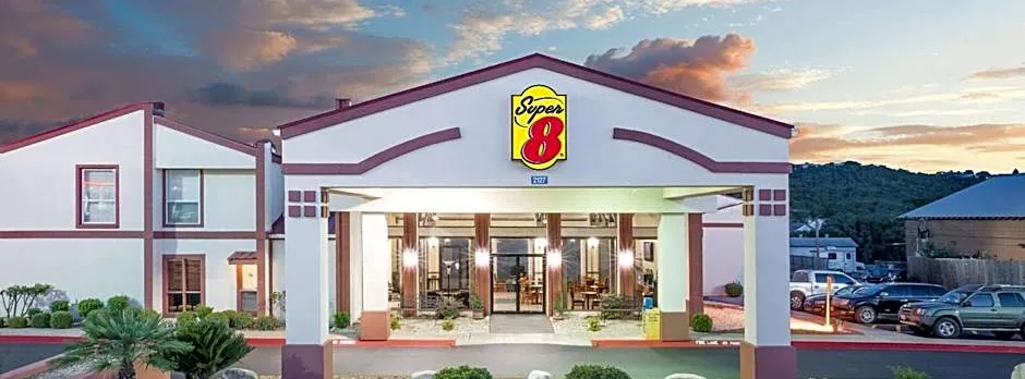Super 8 by Wyndham Kerrville TX