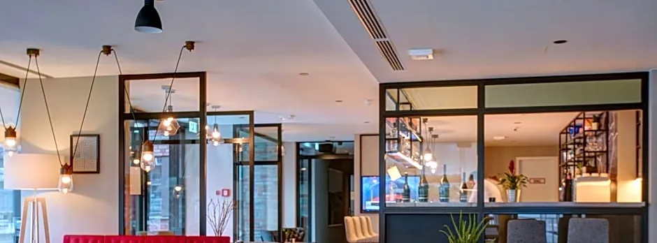 Boutique 125 Hamburg Airport by INA