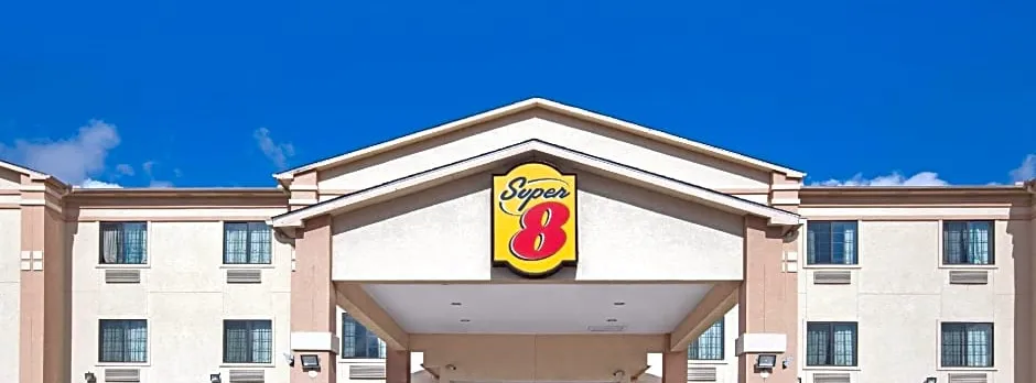 Super 8 by Wyndham IAH West/Greenspoint