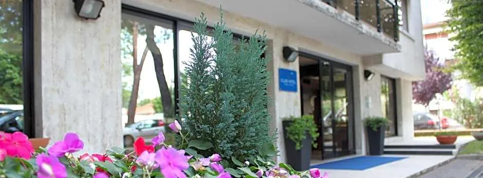 Club Hotel