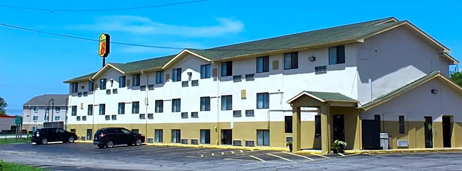 Super 8 by Wyndham Topeka/Wanamaker RD/I-70