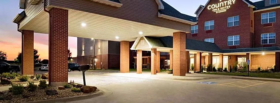Country Inn & Suites by Radisson, Coralville, IA