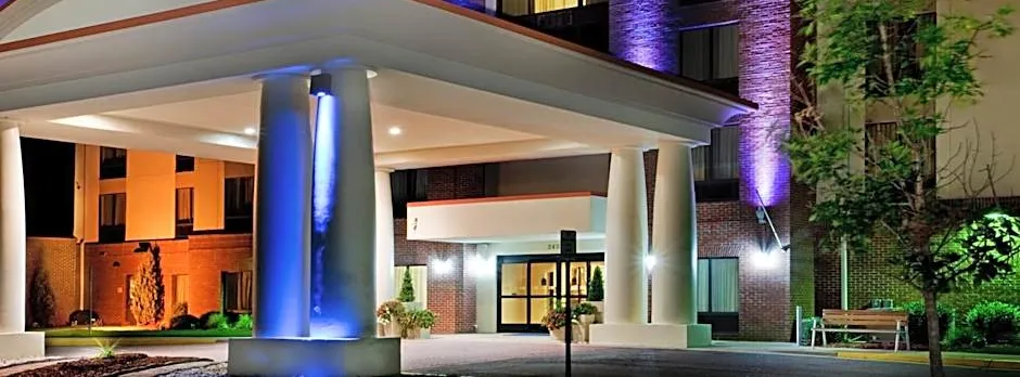 Holiday Inn Express & Suites Chesapeake By IHG