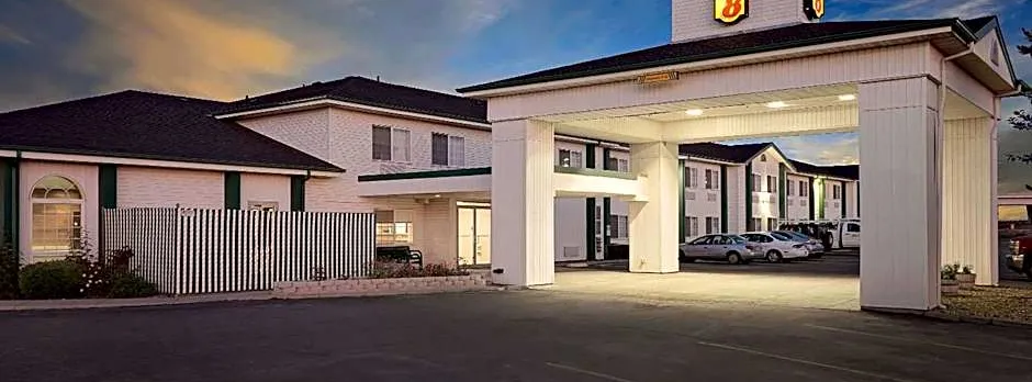 Super 8 by Wyndham Battle Mountain