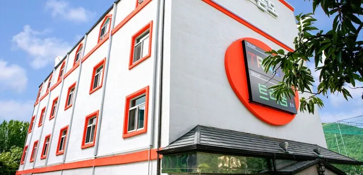 Traum Hotel & Condo