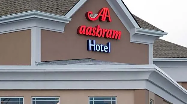 Aashram Hotel by Niagara River