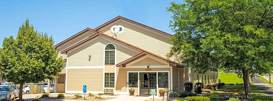 Super 8 by Wyndham Red Wing