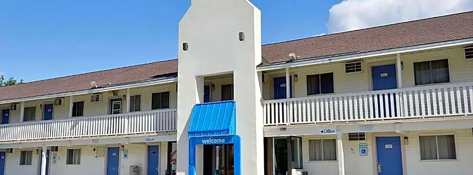 Travelodge by Wyndham Brattleboro VT