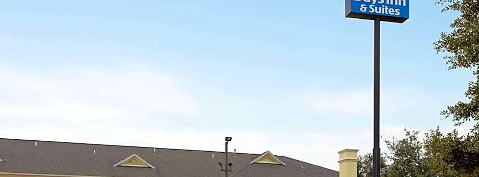 Days Inn & Suites by Wyndham Ft. Worth DFW Airport South