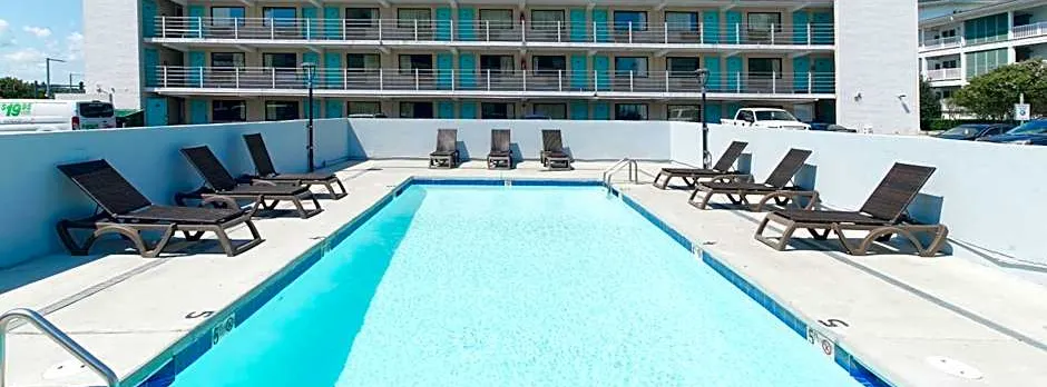 Howard Johnson by Wyndham Virginia Beach At The Beach